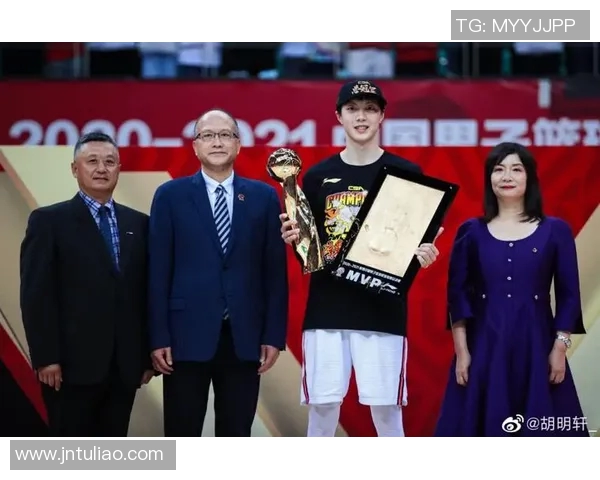 胡明轩的篮球之路：从青涩少年到CBA明星的成长历程与未来展望